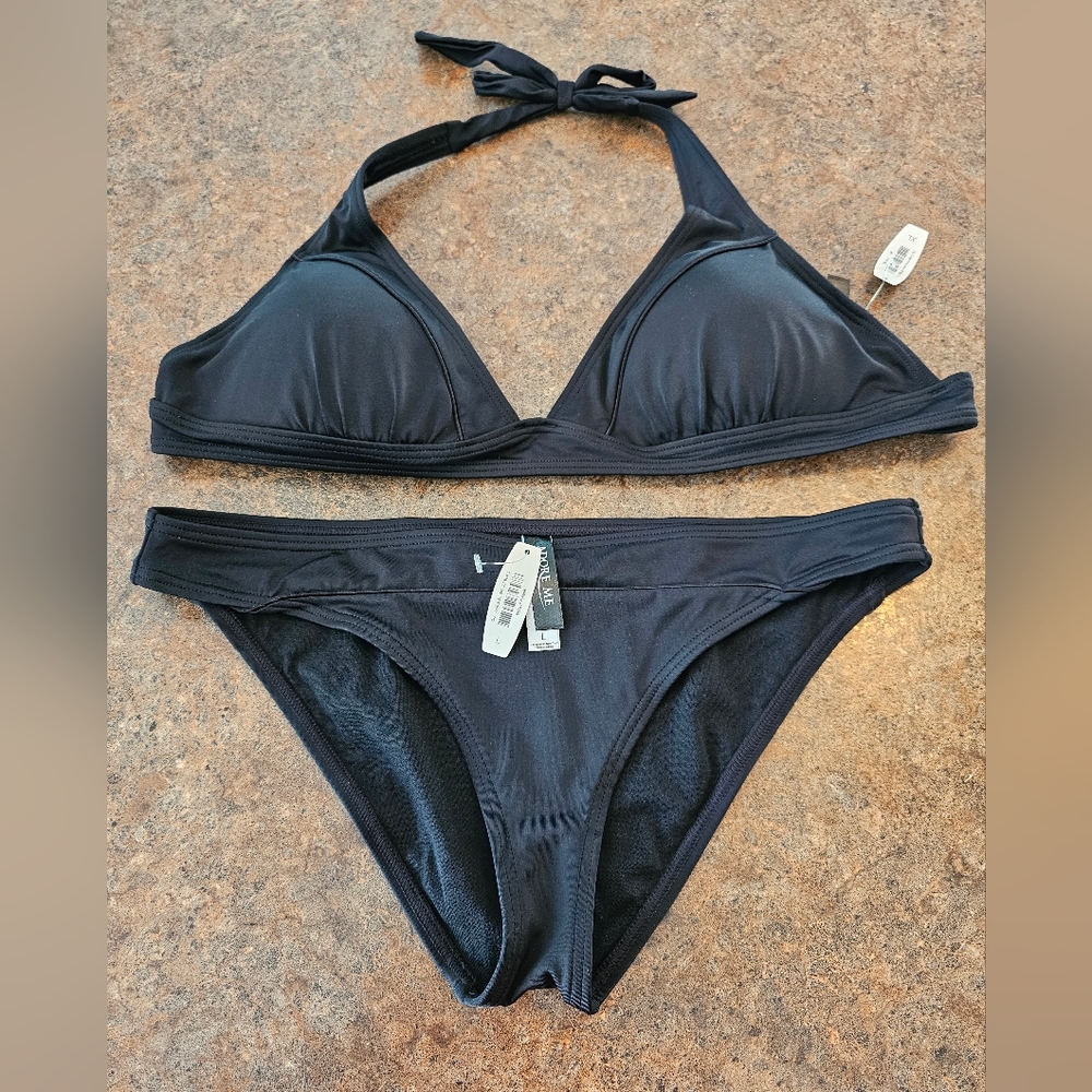 Black halter top biking